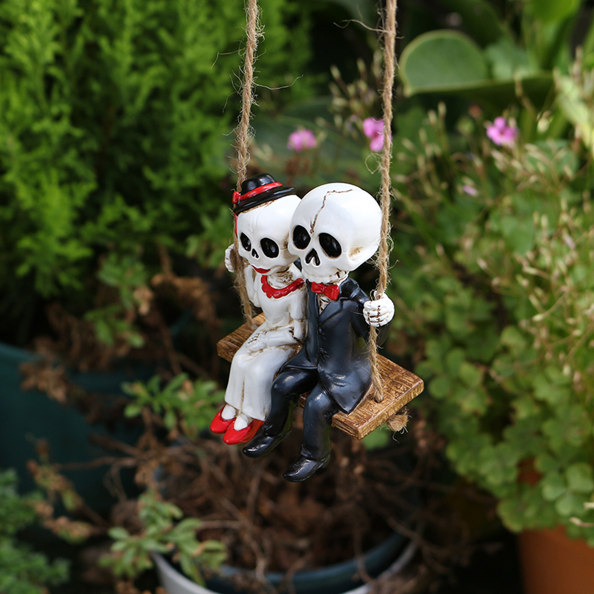 Resin Skeleton Couple Swing St - Bonsai Garden Festival ulasan dan harga